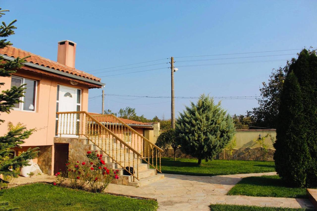 Ezerets Guest House Anita Bagian luar foto