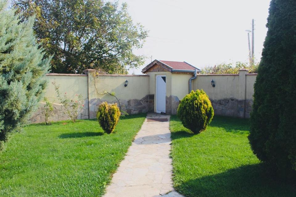Ezerets Guest House Anita Bagian luar foto